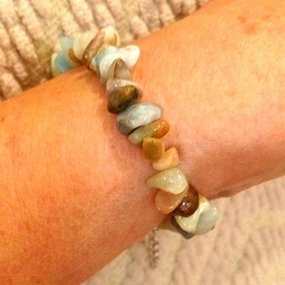 NATURAL STONE BRACELET! Has Extension Chain & Crab Claw Clasp! - Picture 2 of 3